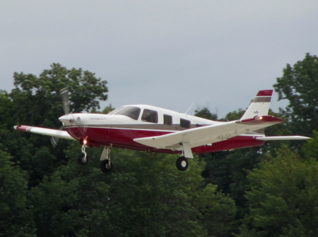 New York Piper Saratoga PA-32R Charter