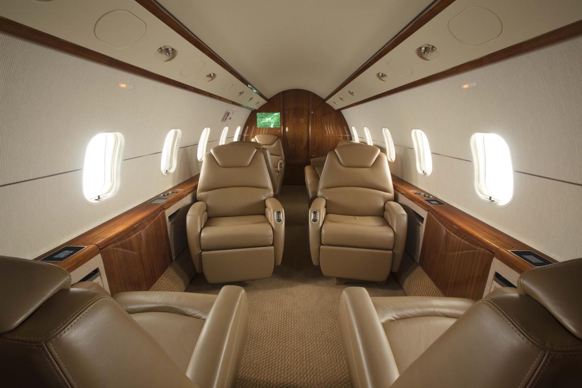 Bombardier Challenger 300 cabin for New York charter